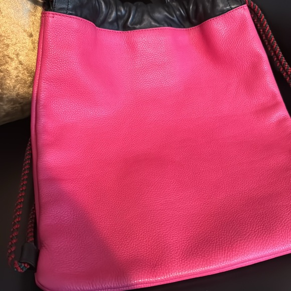 Gucci pink leather drawstring bag. Preowned but in great condition. - Picture 3 of 5